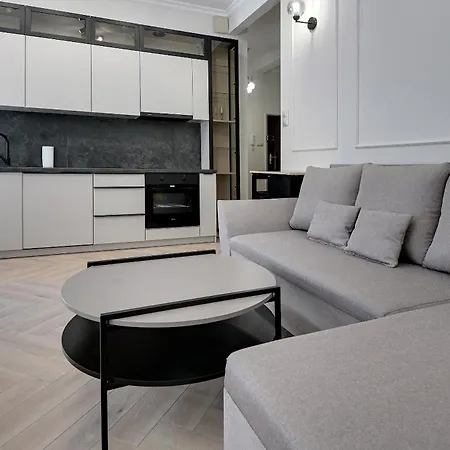 Rentplanet - Komuny Paryskiej Apartman