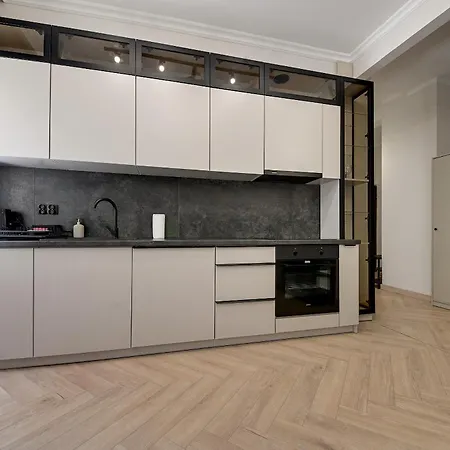 Rentplanet - Komuny Paryskiej Apartman *