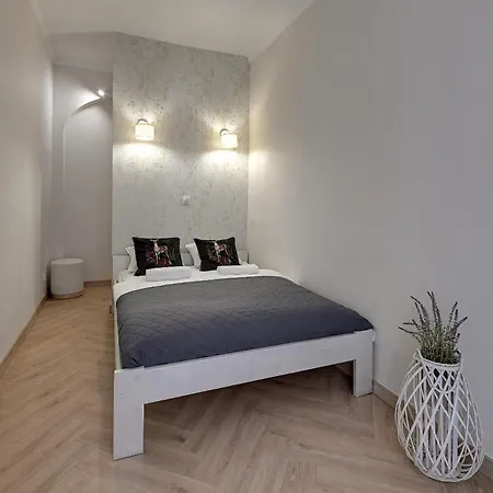 Apartman Rentplanet - Komuny Paryskiej *